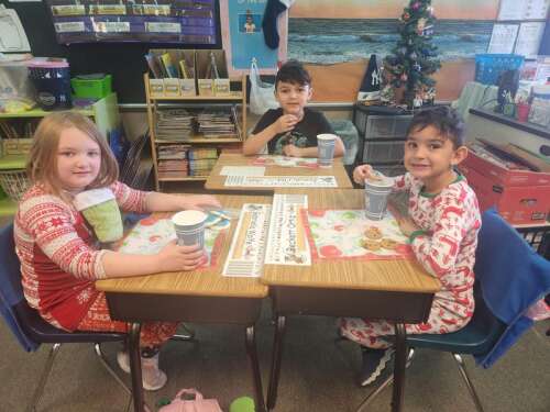 pajama-outfits-for-school-pajama-day-at-school-twinning-outfits