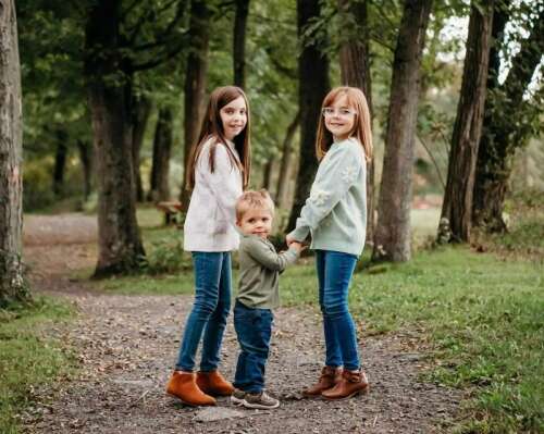 Bracelets raise funds to fight cancer Sisters take up cause after