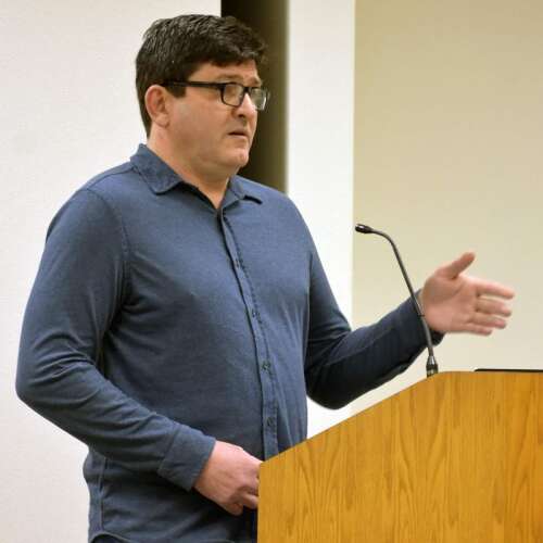 Board votes to retain superintendent – Lehigh Valley Press