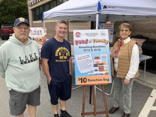 Community donates food, cash to benefit Tamaqua pantries