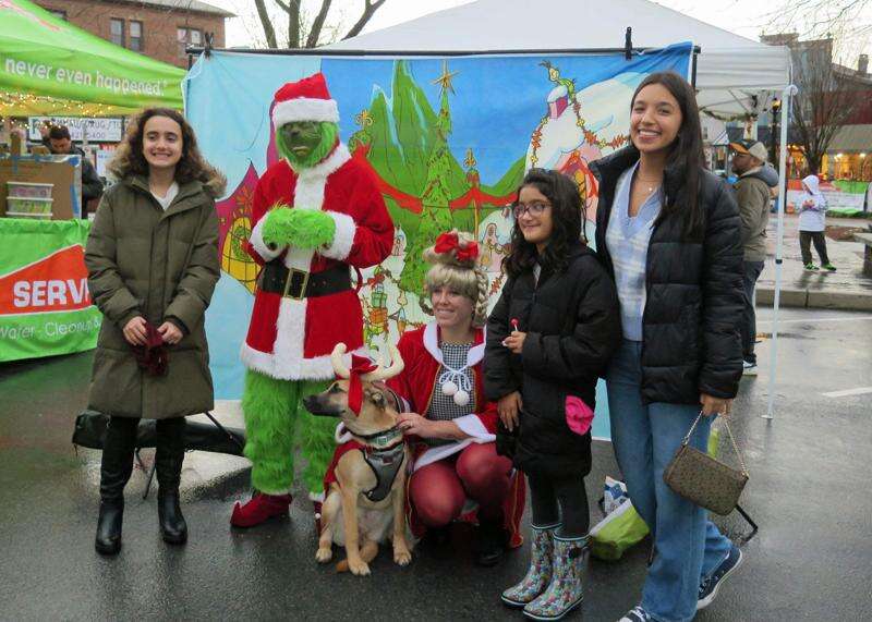 OldFashioned Christmas in Emmaus festivities ring in the holidays