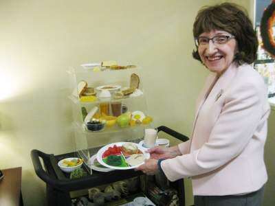 nutritionist helps keep giant shoppers healthy lehigh valley press nutritionist helps keep giant shoppers