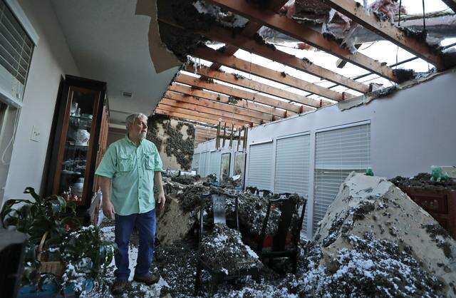 Tornado Slams Dallas 4 Killed In Arkansas Oklahoma Times News Online