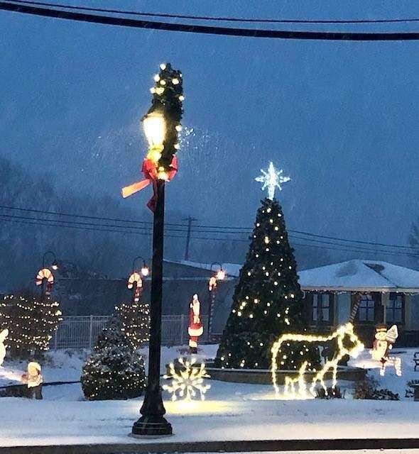 Holiday decorations glimmer in Macungie Lehigh Valley Press