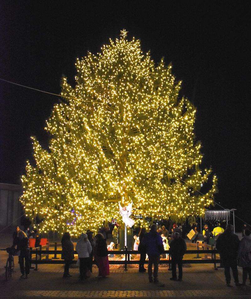 Bethlehem s tree lighting returns in person for 2021 Lehigh