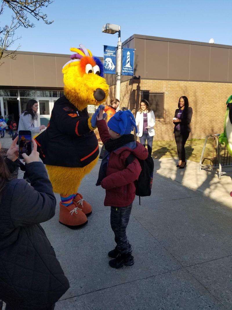 PICTURES: LV Phantoms MeLVin visits the Allentown Public Library